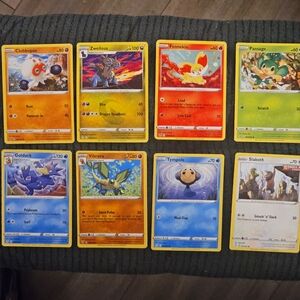 POKEMON SET OF 8 TRADING CARDS